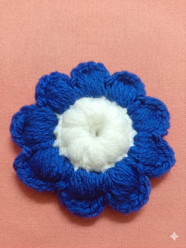 The Daisy Puff Hair Clip 1